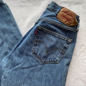 Levi’s vintage men’s 501 jeans sz 33x30 medium wash (LM14)